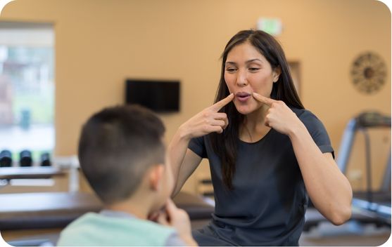 Orthophoniste en alternance avec un jeune patient